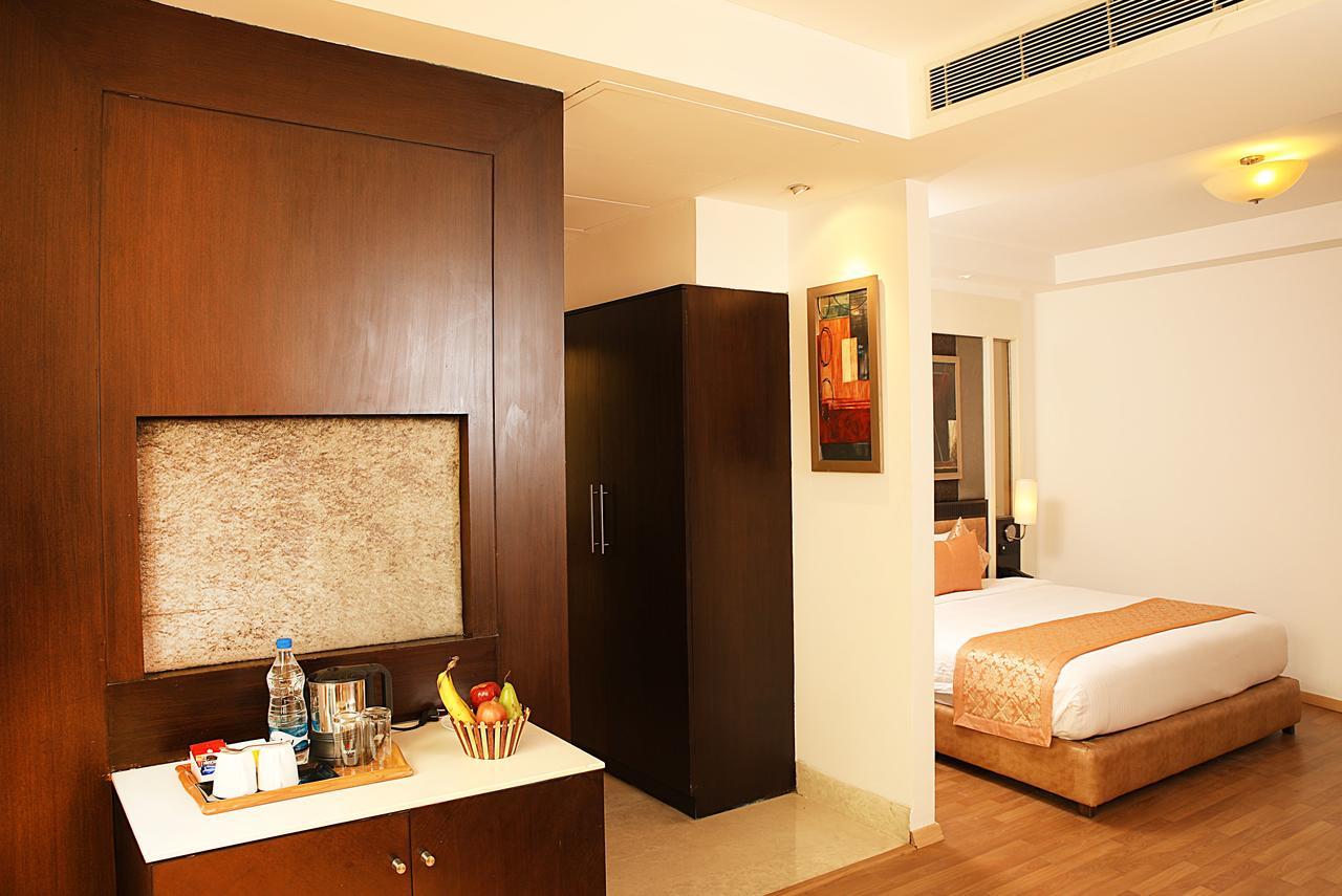 Inde Hotel Vista Woods Huda City Centre, Gurgaon Eksteriør bilde