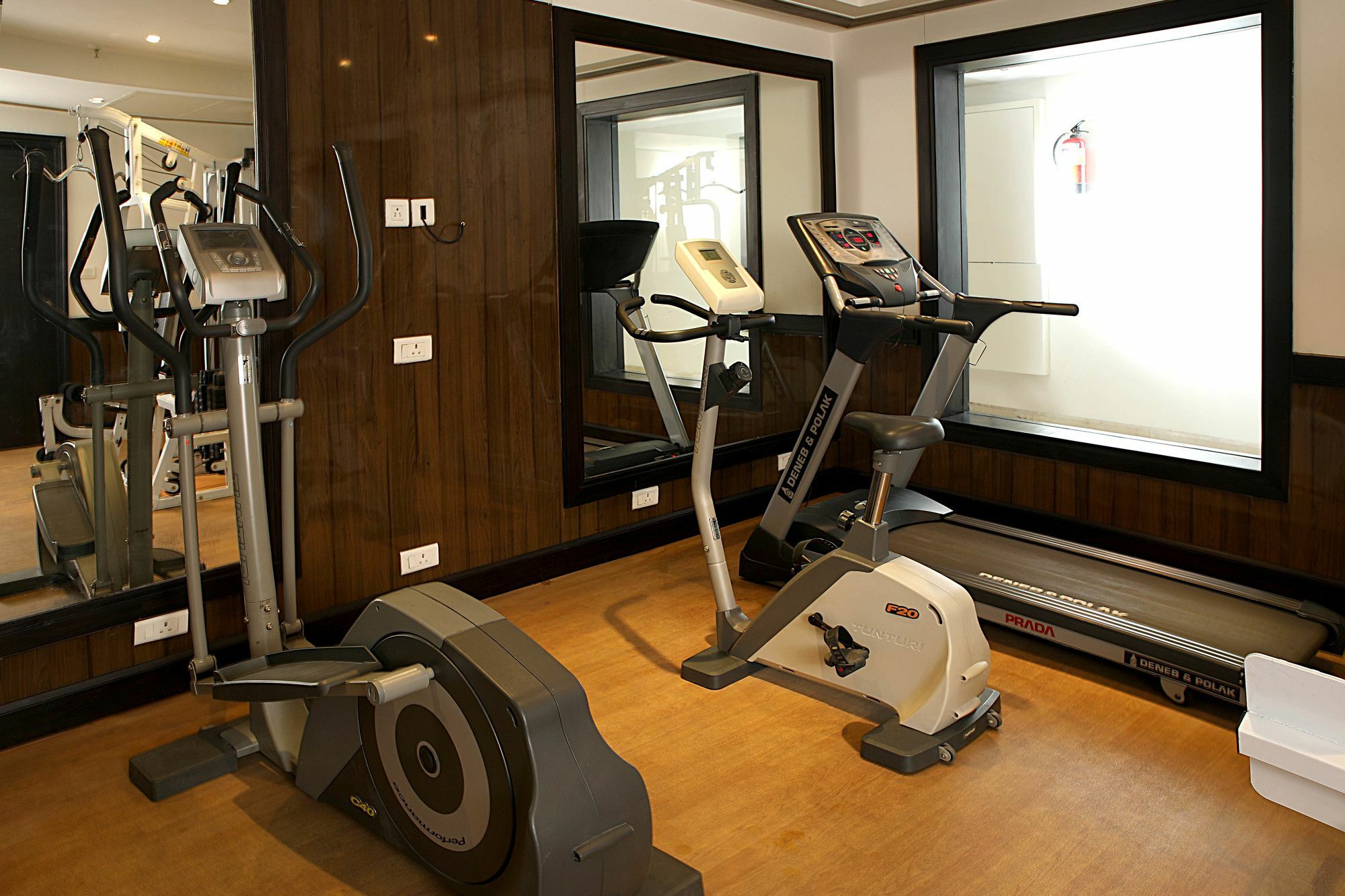 Inde Hotel Vista Woods Huda City Centre, Gurgaon Eksteriør bilde