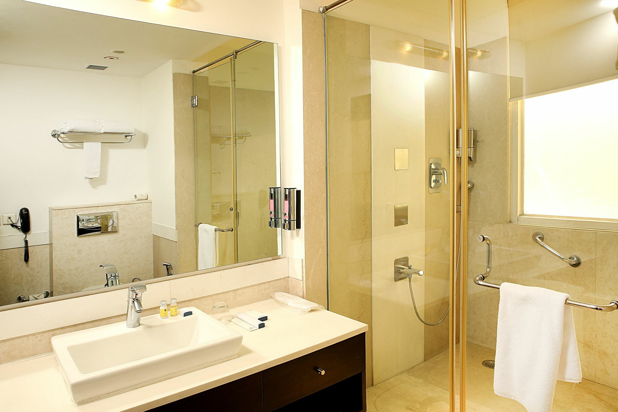 Inde Hotel Vista Woods Huda City Centre, Gurgaon Eksteriør bilde