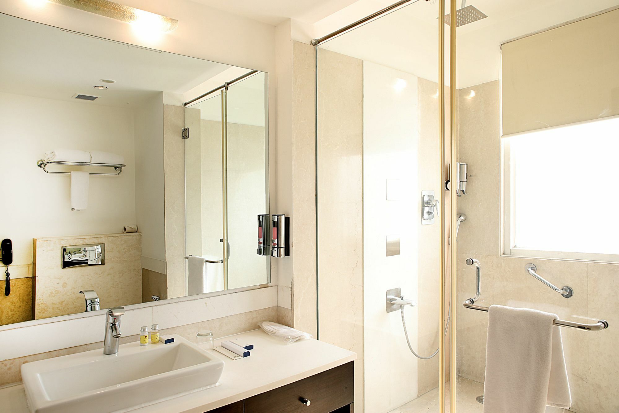 Inde Hotel Vista Woods Huda City Centre, Gurgaon Eksteriør bilde